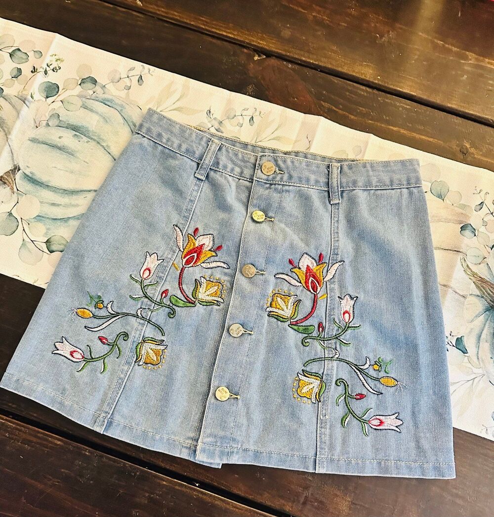 DTYNZ Floral Embroidery Denim Skirt Juniors Size Large